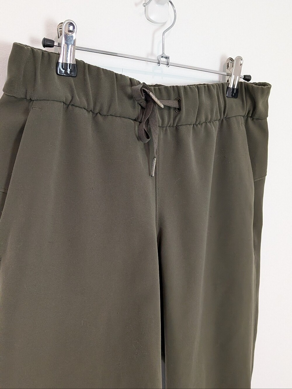 Lululemon On The Fly Crop Pant 23" Dark Olive Size 6 - Picture 5 of 6